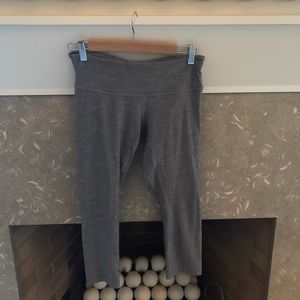 Lululemon Sz 6 Crop Capris Gray Pant